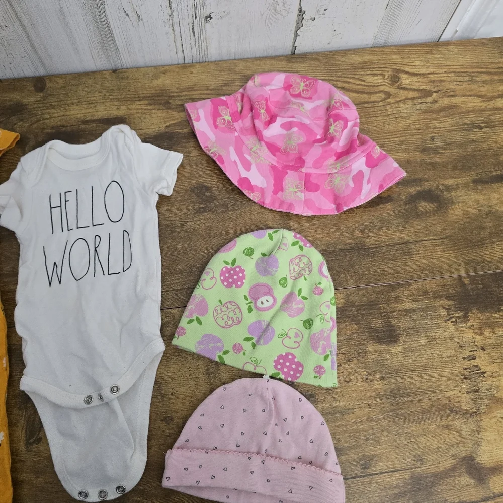Baby Girls Size 0-3M Clothing Set Floral Romper, Bodysuit And Hats Lot Of 5